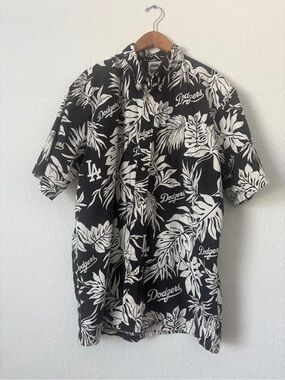 Los Angeles Dodgers Navy & White Hawaiian Button-Up Shirt